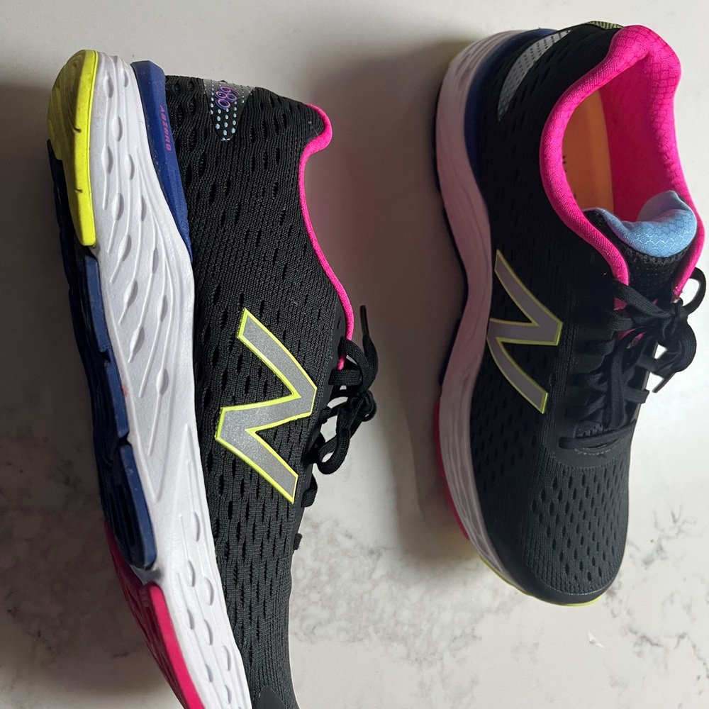 New Balance 680v6 Running Shoes Black with Penny and Team Carolina Size 10-B